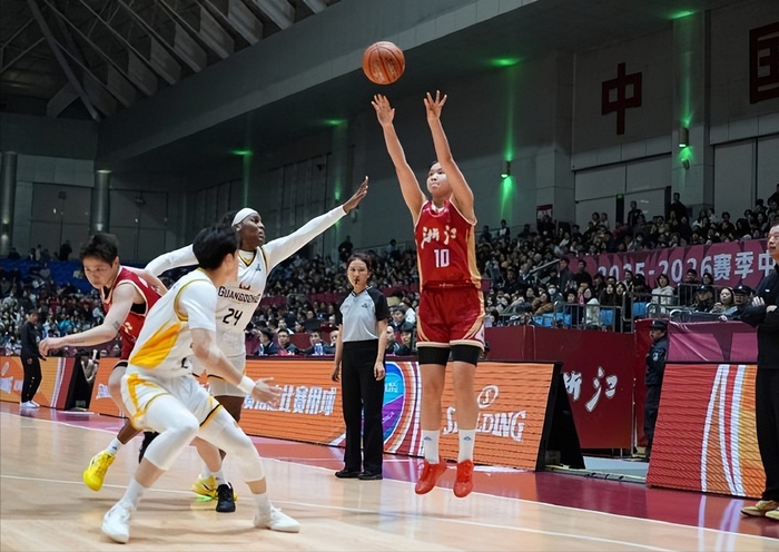 电竞赛程-WCBA焦点战：末节26-11定胜局 , 广东女篮客场87-68浙江豪取三连胜