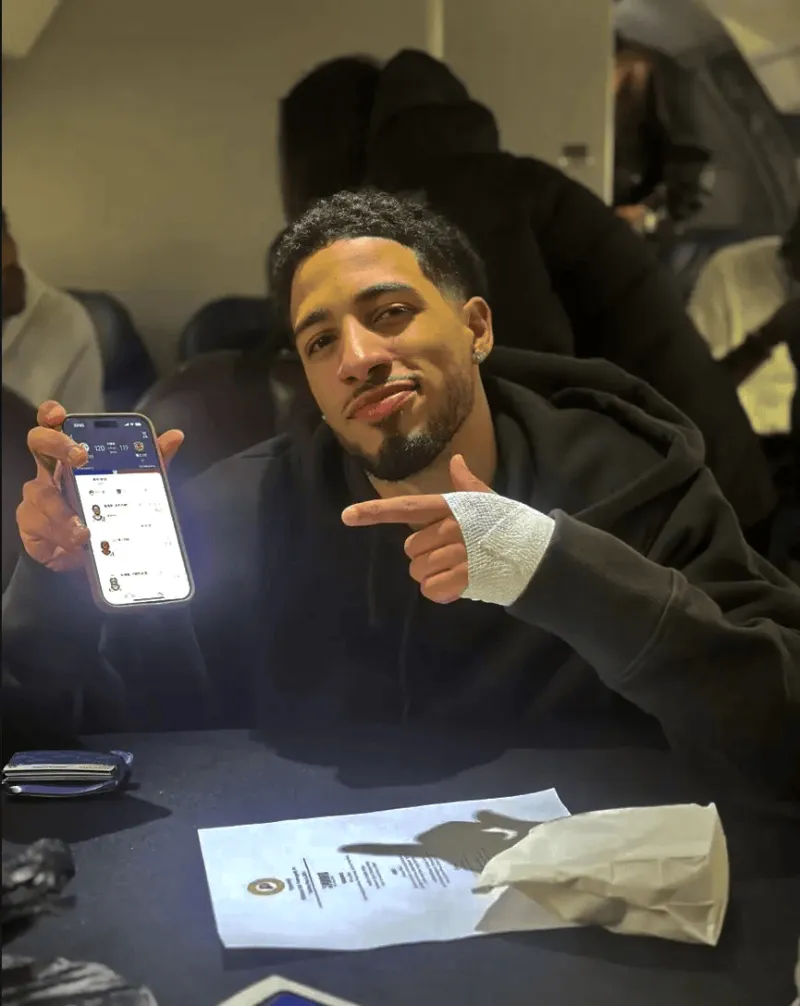 他是真看！哈利伯顿：我会去看我的虎扑评分，觉得这很酷