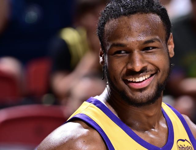 1727630399364013404.png 游戏下注-湖人全员陪太子读书!詹姆斯坦言新季目标并非冲冠