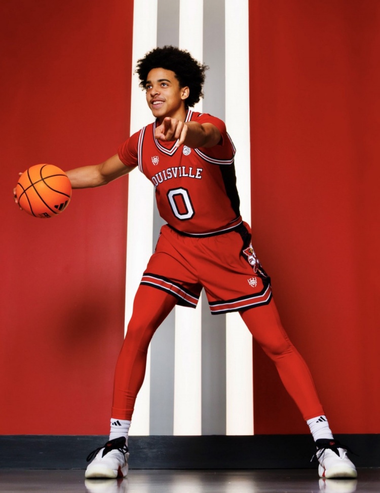 米切尔为母校设计特别款球衣!带有其个人Logo和蜘蛛侠元素!